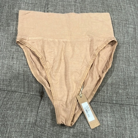 Skims Soft High Rise Panty - Picture 3 of 8